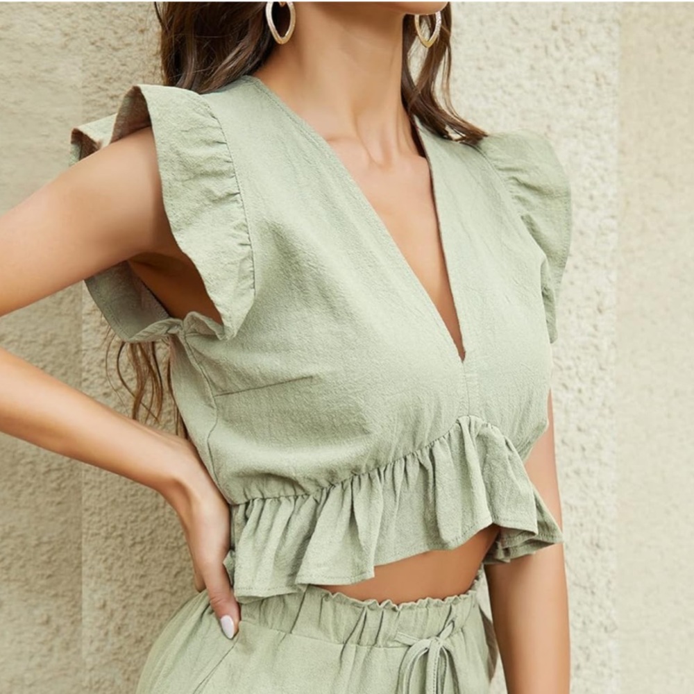 NWT Fancyinn Green Ruffle Sleeve Women's Top